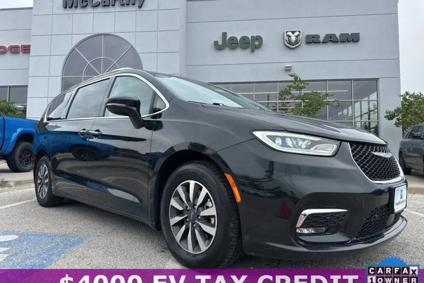 2021 Chrysler Pacifica Hybrid Touring L photo 1