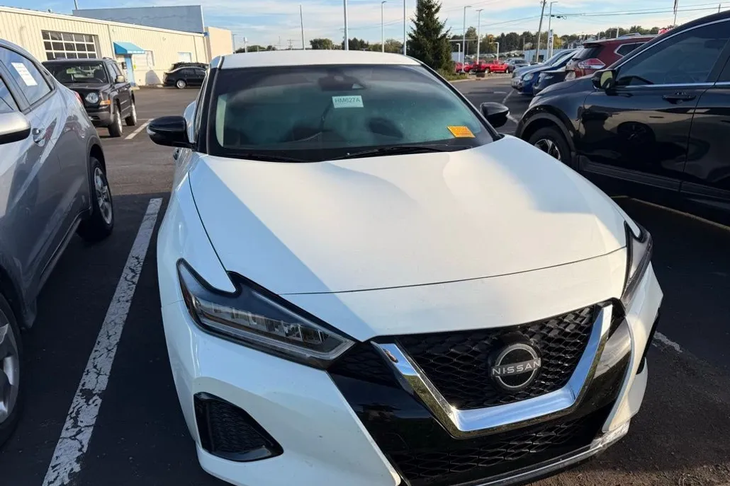 2023 Nissan Maxima SV photo 1
