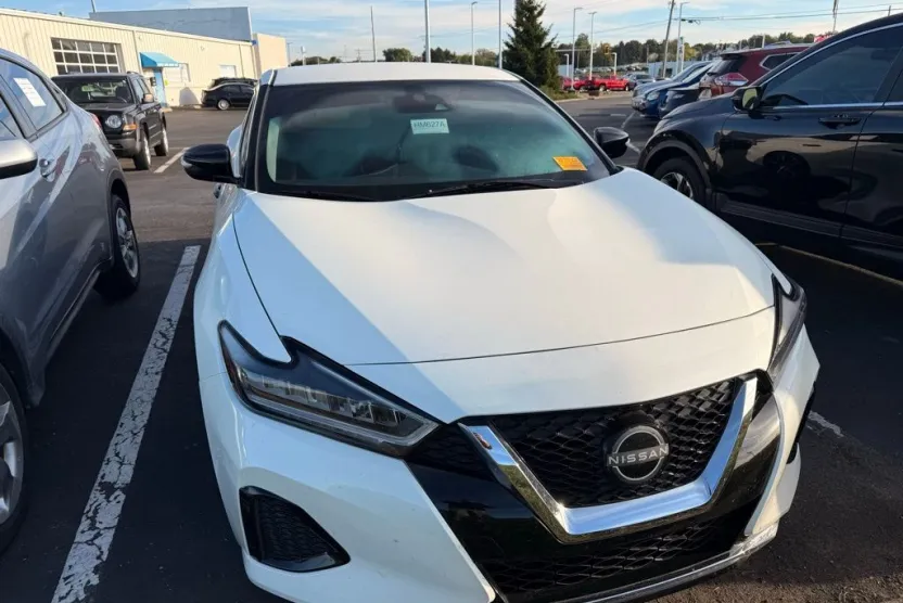 2023 Nissan Maxima SV photo 1