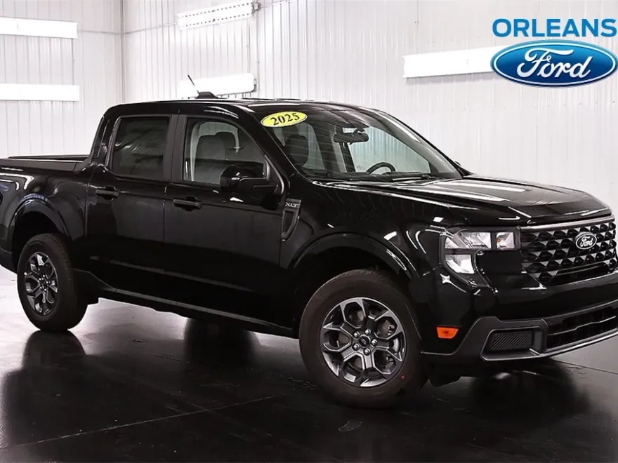 2025 Ford Maverick XLT photo 1