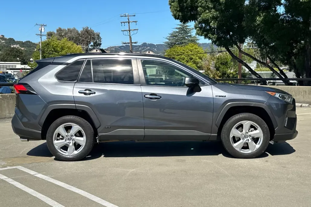 2019 Toyota RAV4 Hybrid Limited photo 1