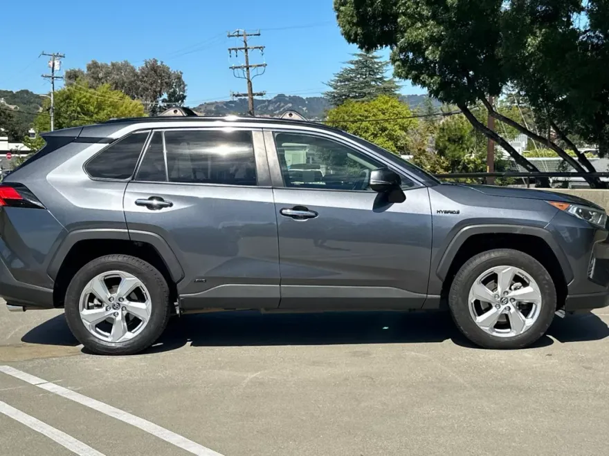 2019 Toyota RAV4 Hybrid Limited photo 1