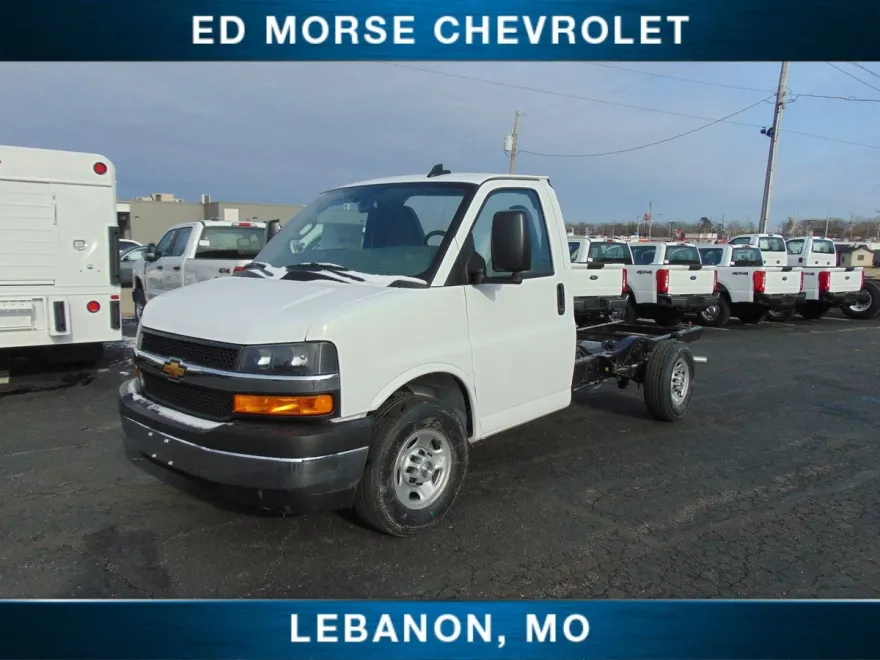 2025 Chevrolet Express Cutaway 3500 photo 1