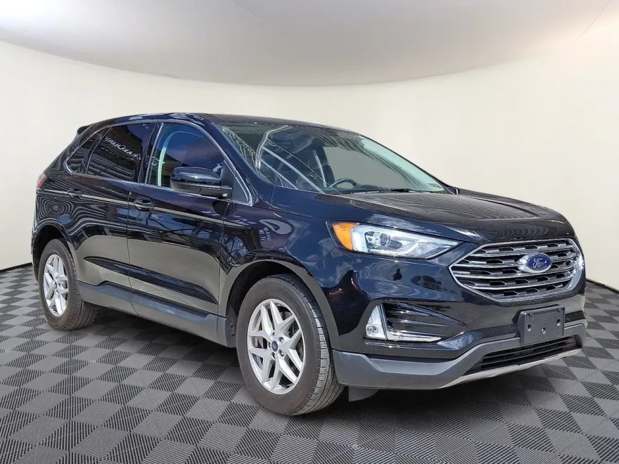 2022 Ford Edge SEL photo 1