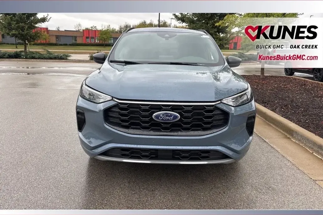 2024 Ford Escape ST-Line photo 1