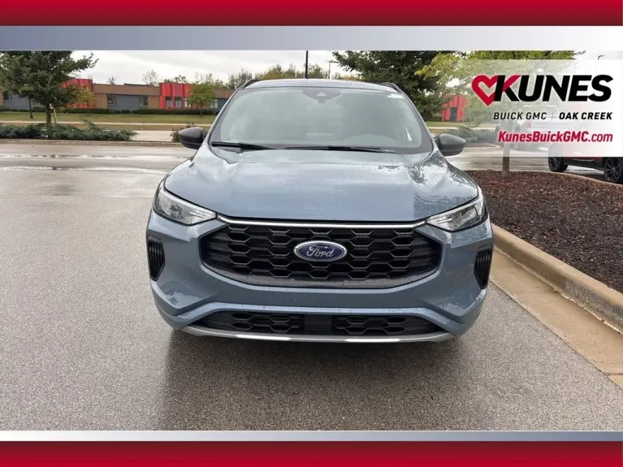 2024 Ford Escape ST-Line photo 1