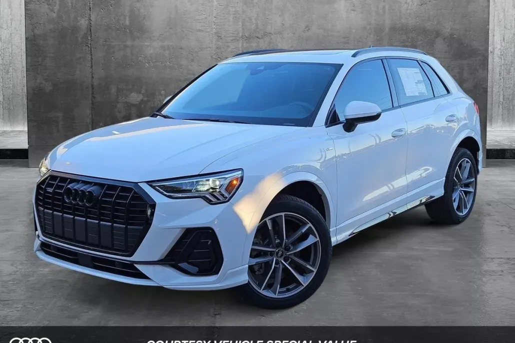 2025 Audi Q3 45 TFSI S line Premium photo 1