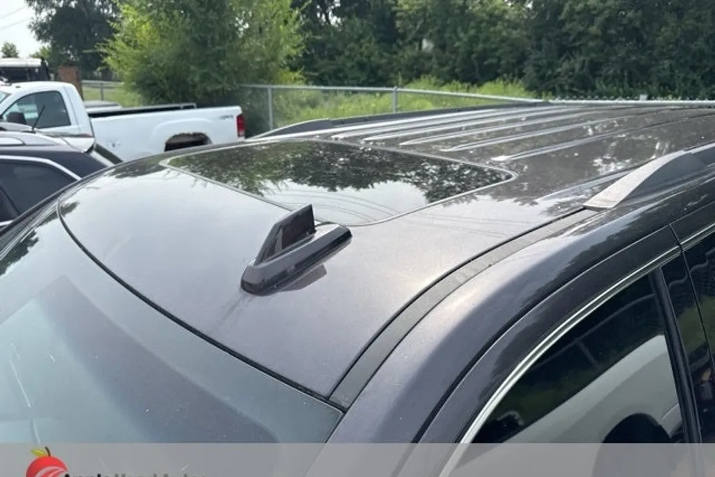 2016 Chevrolet Tahoe LT photo 1
