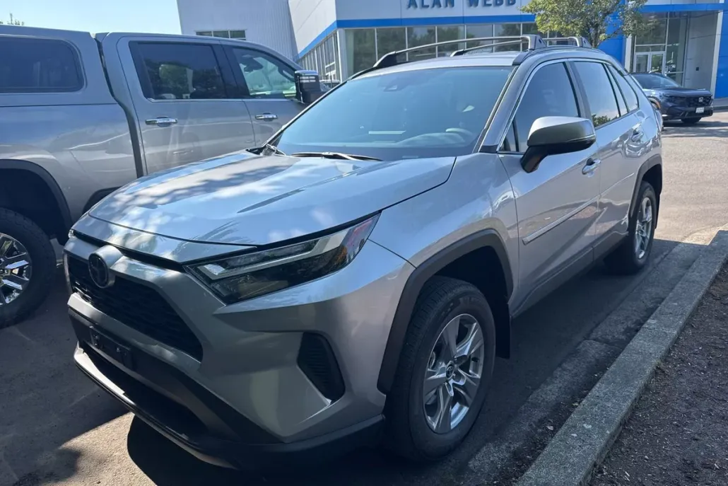 2025 Toyota RAV4 Hybrid XLE photo 1