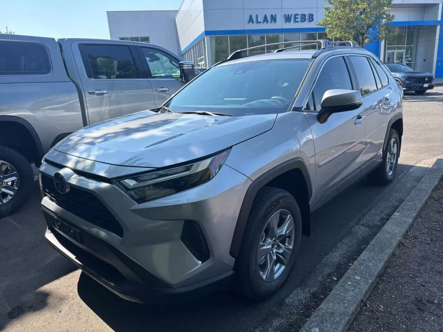 2025 Toyota RAV4 Hybrid XLE photo 1