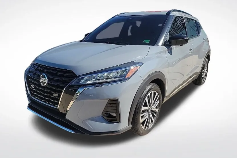 2022 Nissan Kicks SR photo 1
