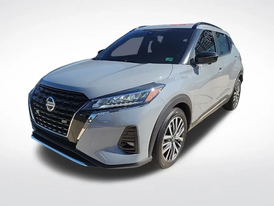 2022 Nissan Kicks SR photo 1
