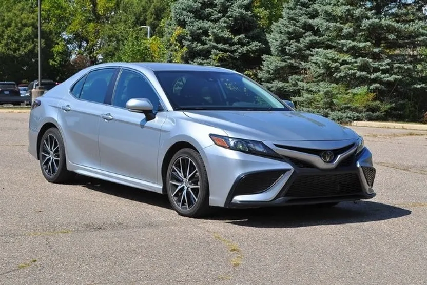 2023 Toyota Camry SE photo 1