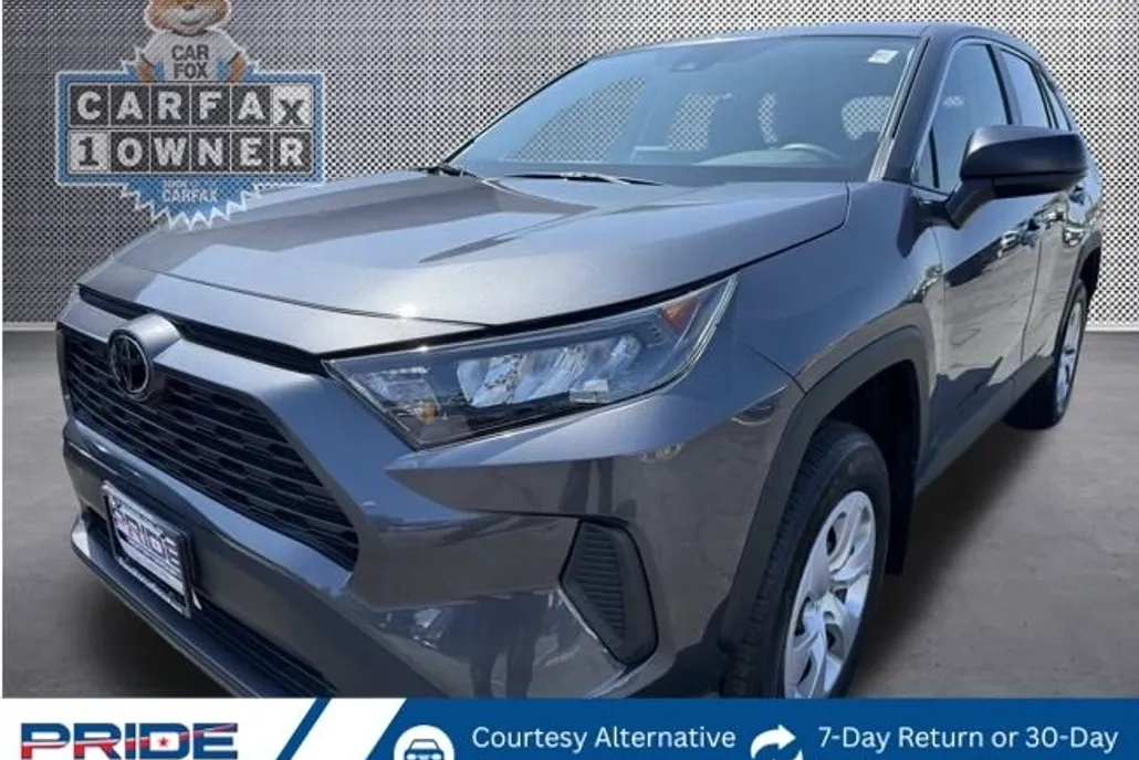 2022 Toyota RAV4 LE photo 1