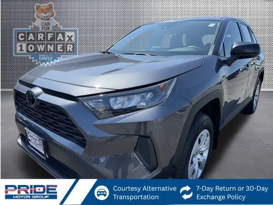 2022 Toyota RAV4 LE photo 1
