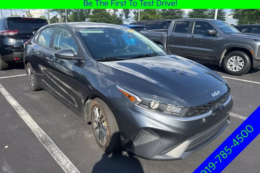 2022 Kia Forte LXS photo 1