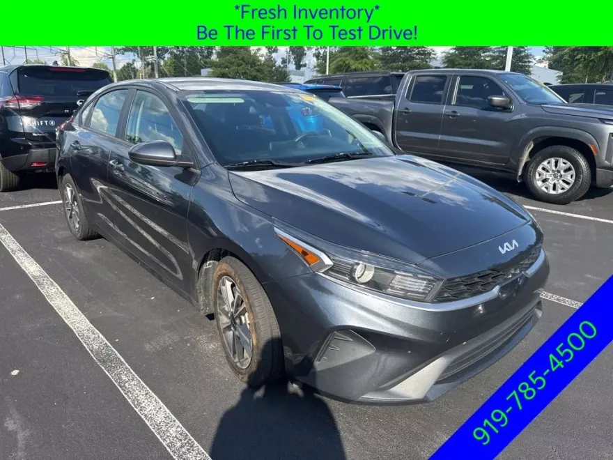 2022 Kia Forte LXS photo 1