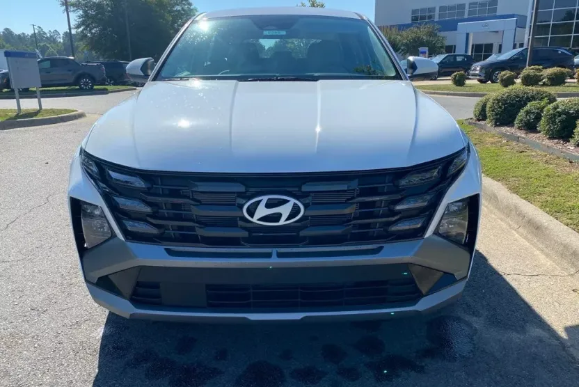 2026 Hyundai Tucson SE photo 1