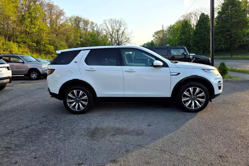 2017 Land Rover Discovery Sport HSE photo 1