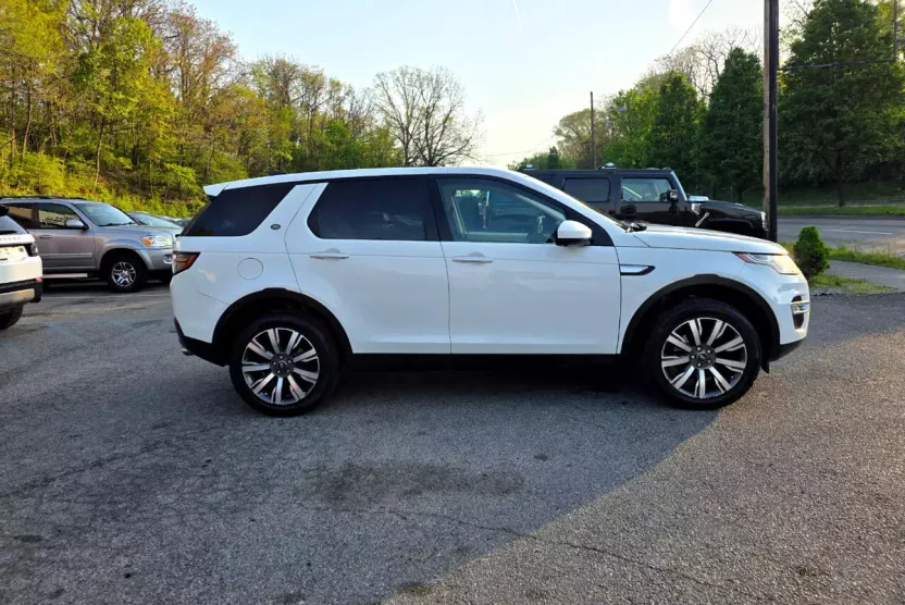 2017 Land Rover Discovery Sport HSE photo 1