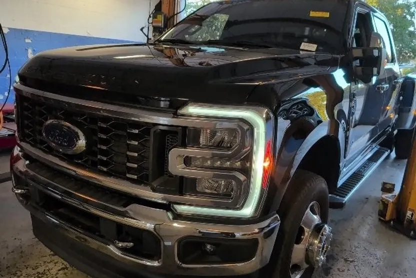 2023 Ford F-350 Lariat photo 1
