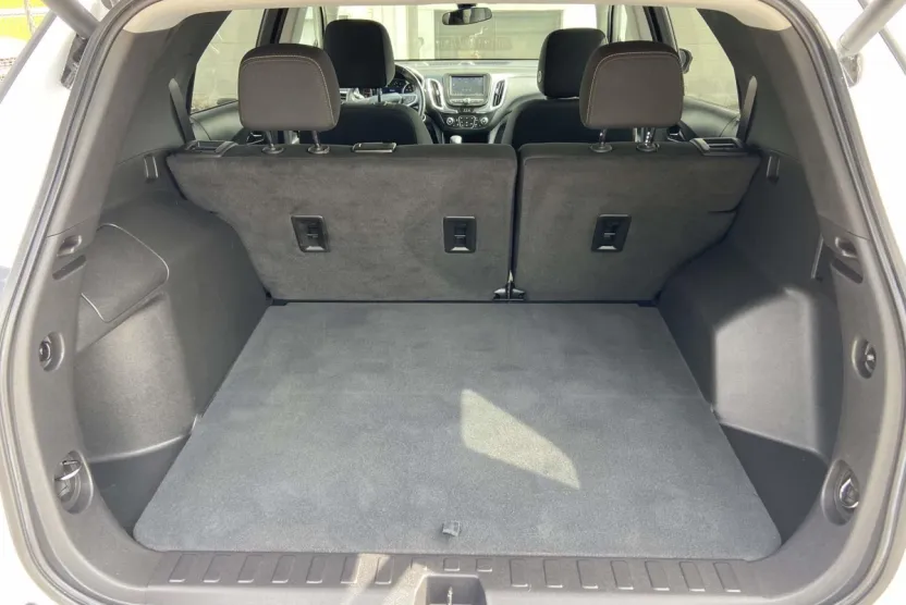 2022 Chevrolet Equinox LT photo 1