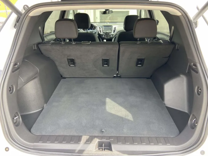 2022 Chevrolet Equinox LT photo 1
