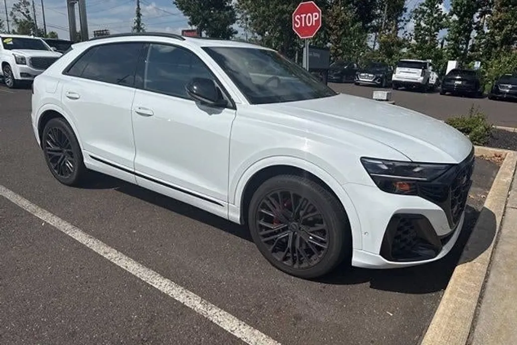 2024 Audi SQ8 Premium Plus photo 1