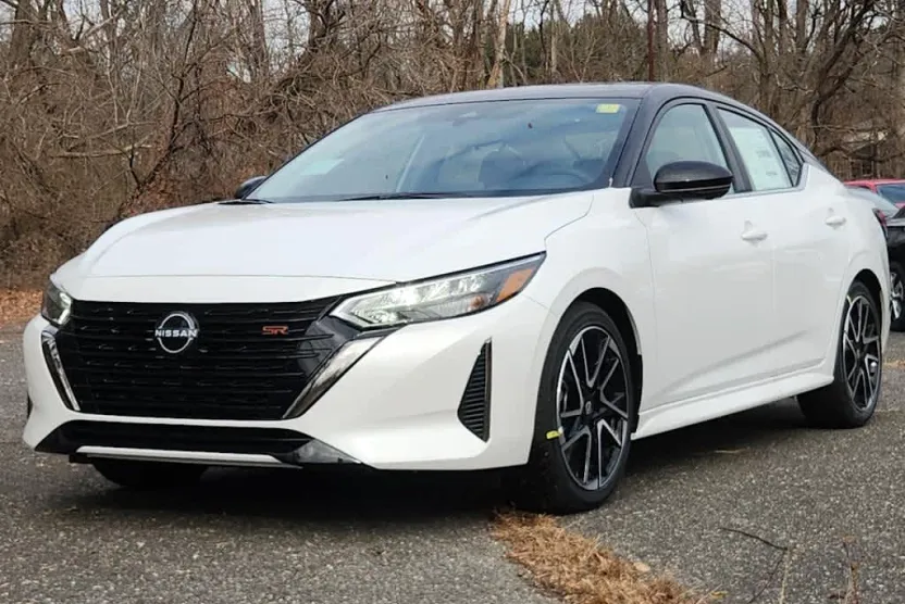 2025 Nissan Sentra SR photo 1