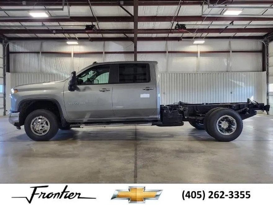 2026 Chevrolet Silverado 3500HD LT photo 1