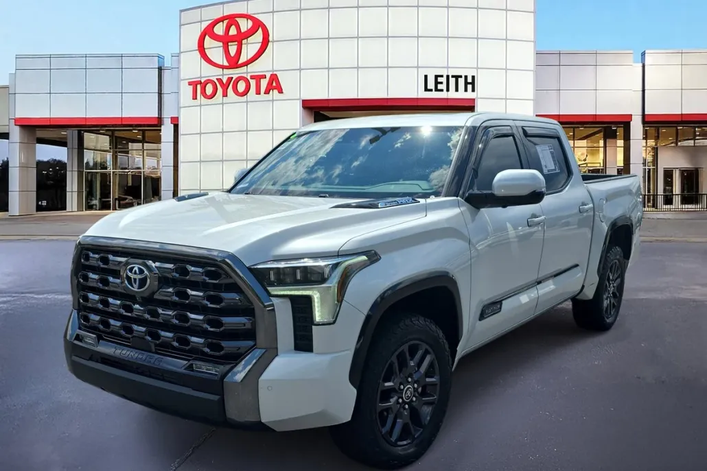 2022 Toyota Tundra Platinum photo 1