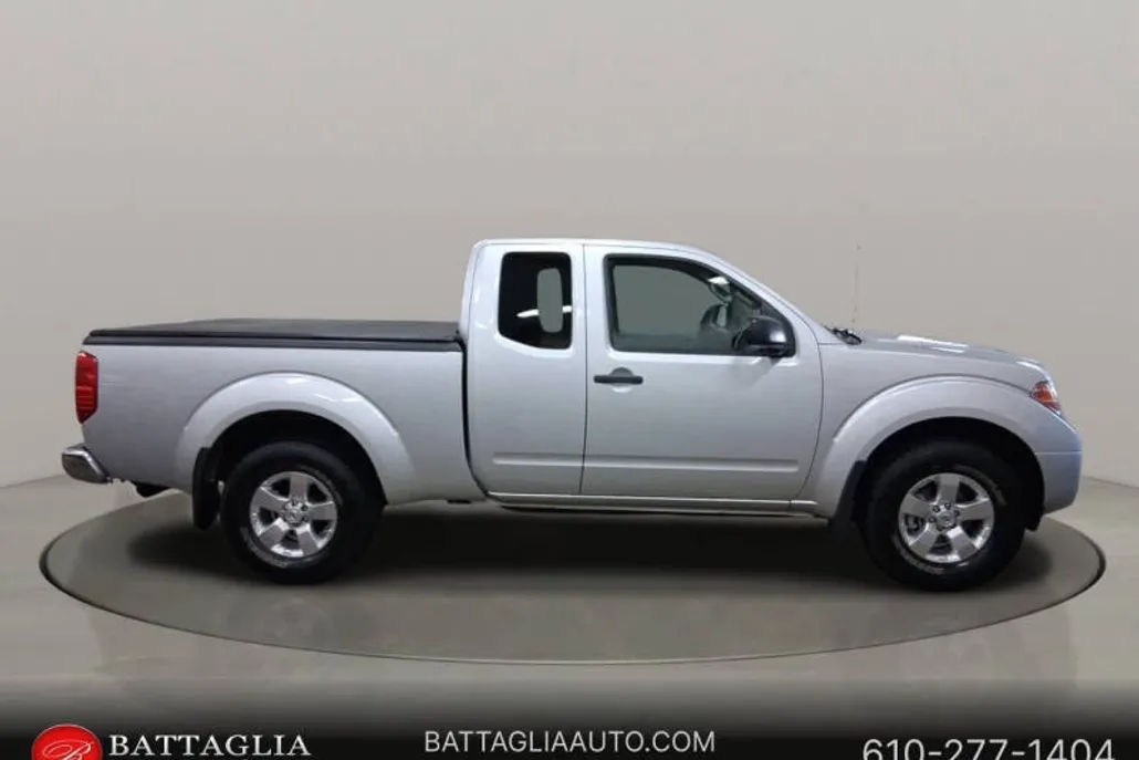 2012 Nissan Frontier SV photo 1