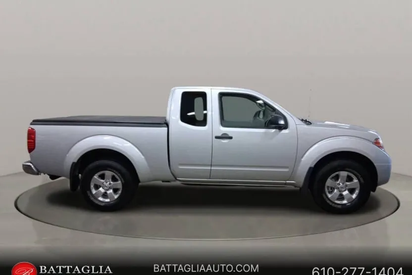 2012 Nissan Frontier SV photo 1