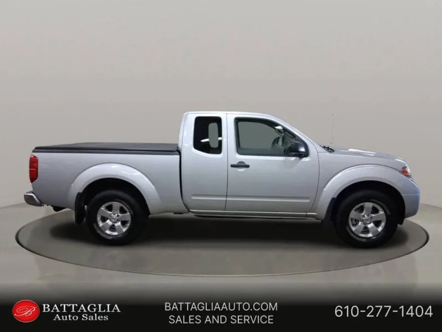 2012 Nissan Frontier SV photo 1