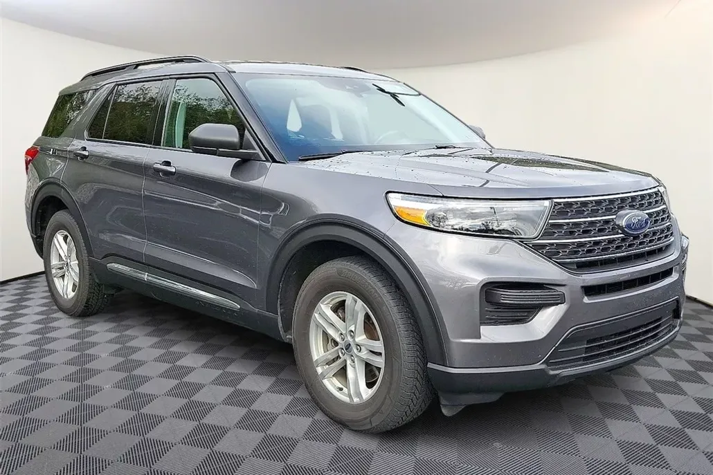 2022 Ford Explorer XLT photo 1