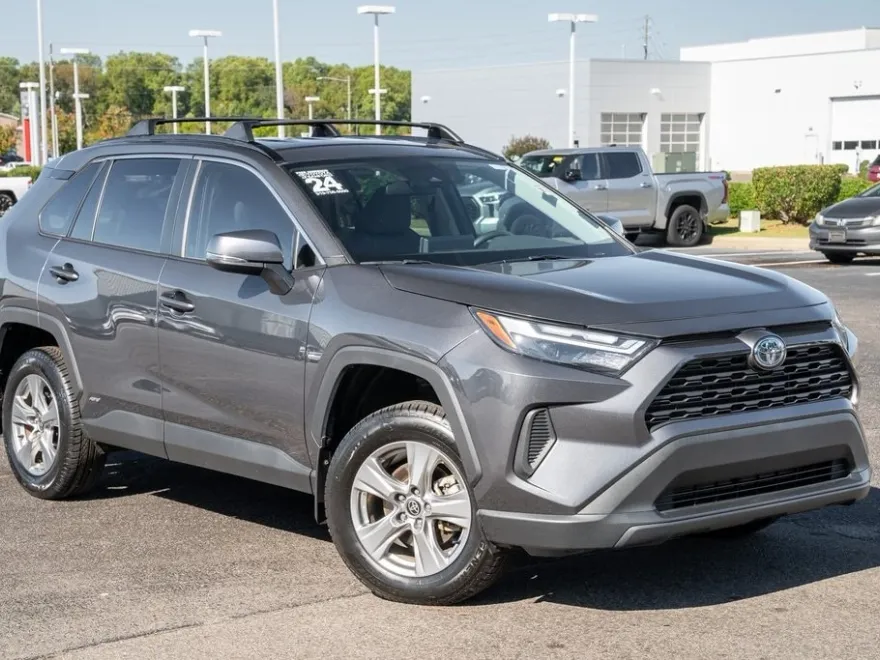 2024 Toyota RAV4 Hybrid XLE photo 1