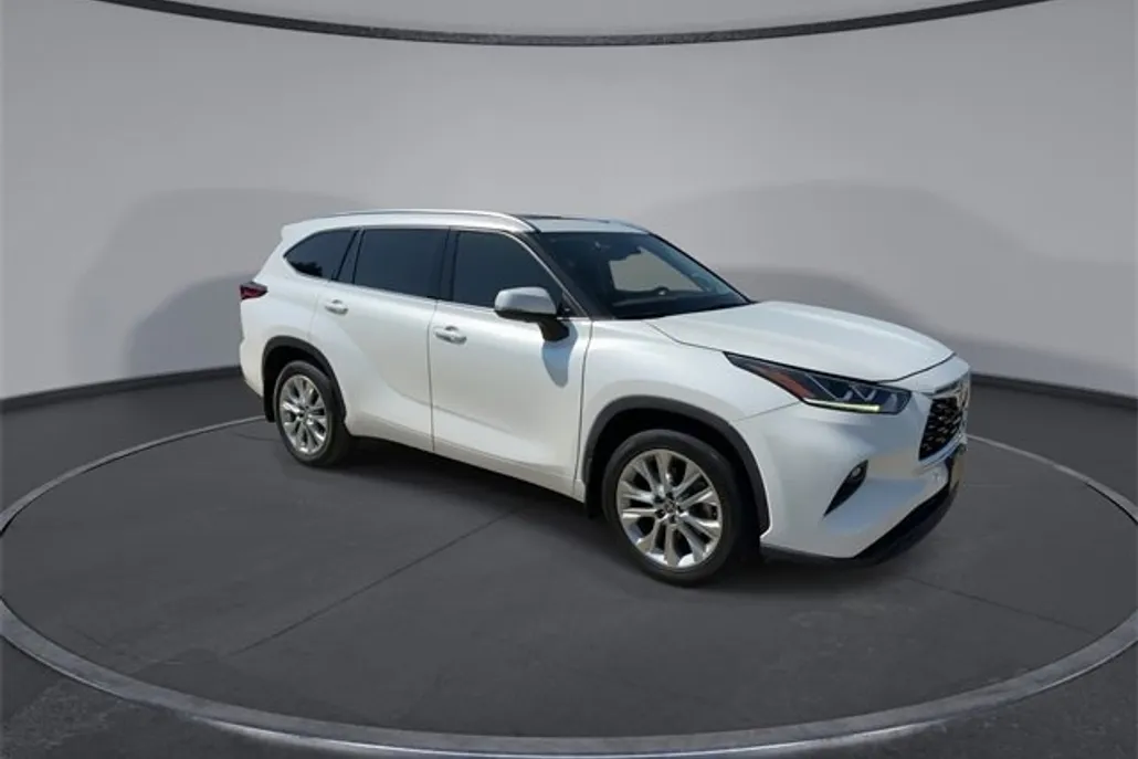 2022 Toyota Highlander Limited photo 1