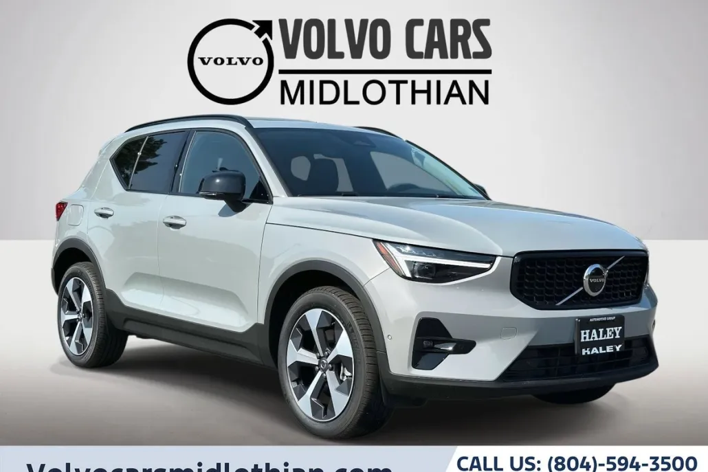 2026 Volvo XC40 Plus photo 1
