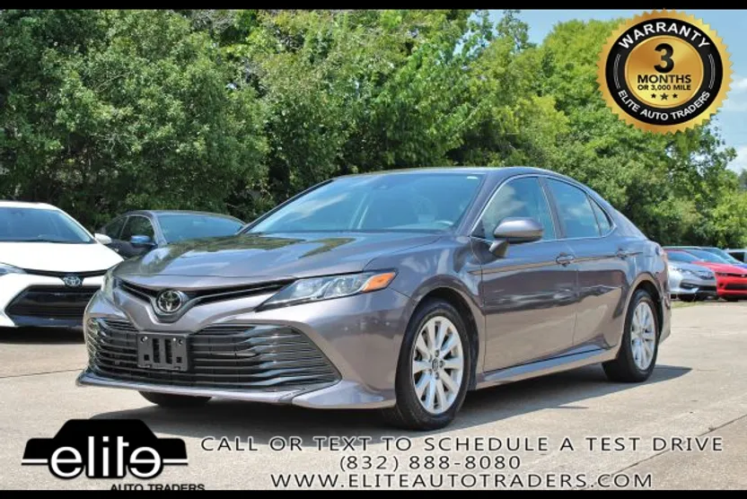 2020 Toyota Camry LE photo 1