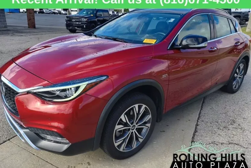 2018 Infiniti QX30 Essential photo 1