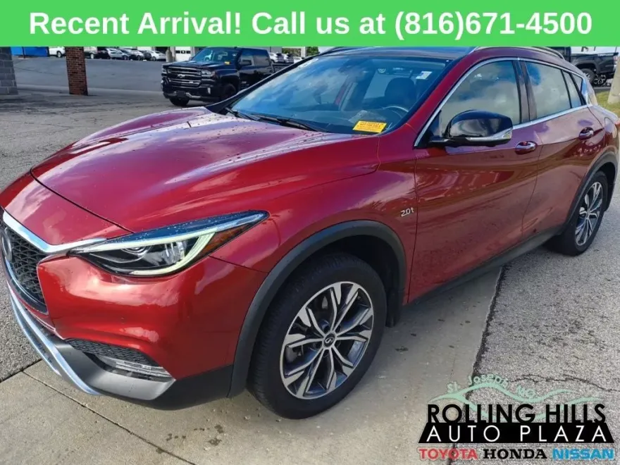 2018 Infiniti QX30 Essential photo 1