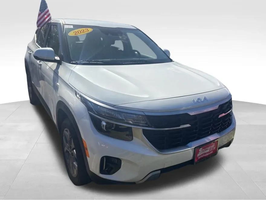 2025 Kia Seltos LX photo 1