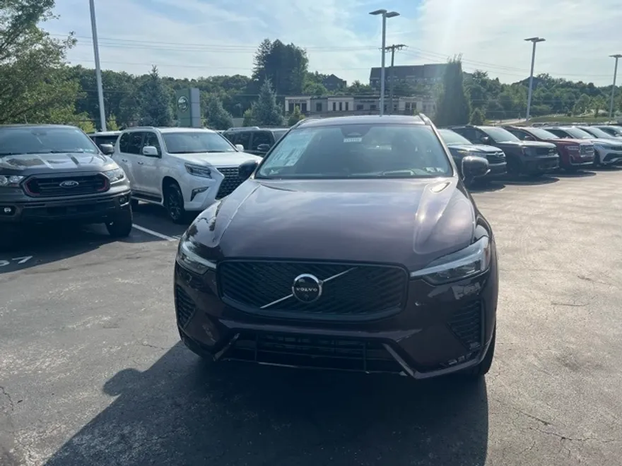 2026 Volvo XC60 B5 photo 1