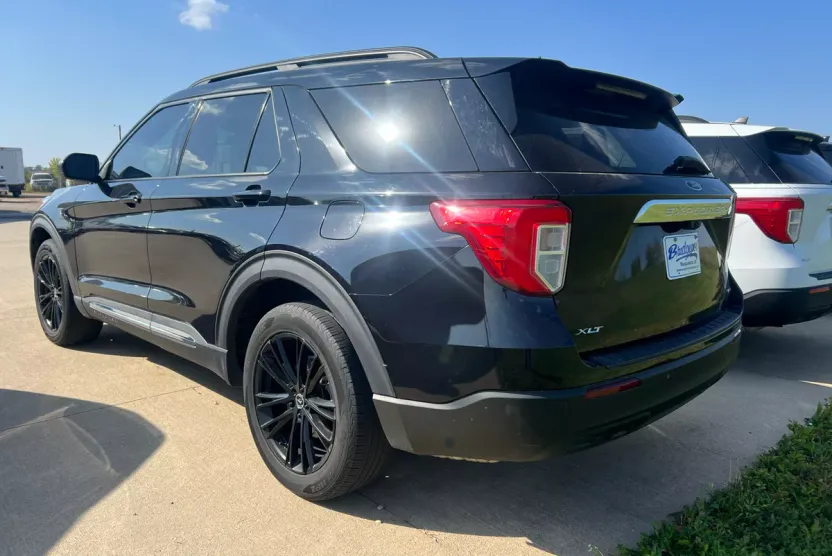 2020 Ford Explorer XLT photo 1