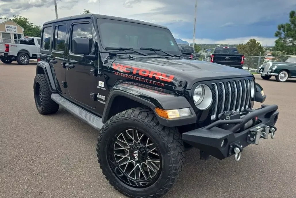 2019 Jeep Wrangler Unlimited Sahara photo 1