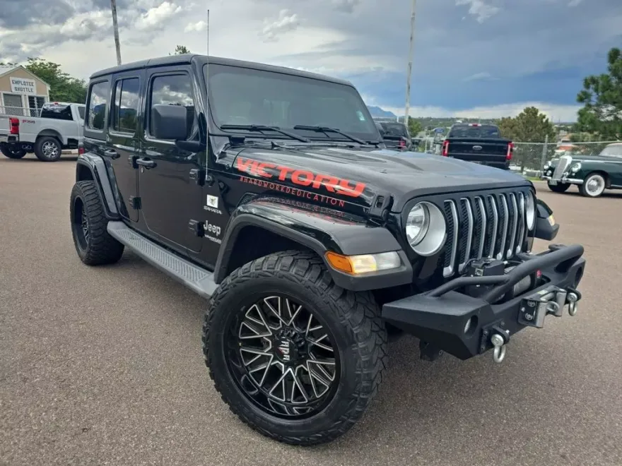 2019 Jeep Wrangler Unlimited Sahara photo 1