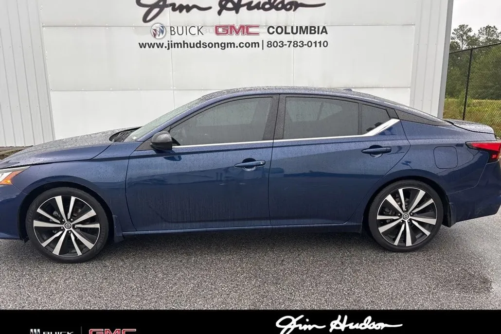 2022 Nissan Altima 2.5 SR photo 1
