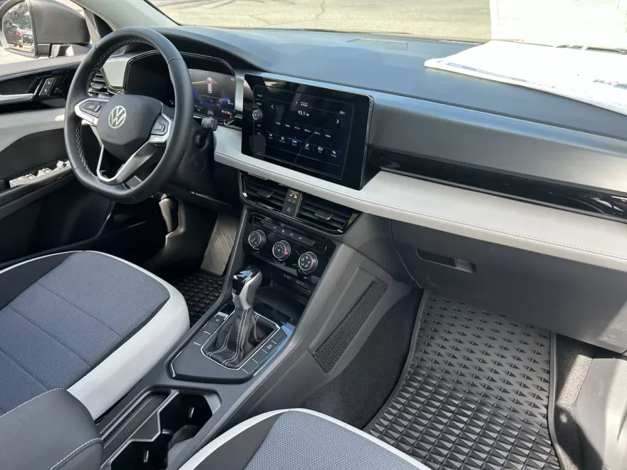 2025 Volkswagen Taos S photo 1