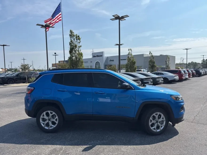 2025 Jeep Compass Latitude photo 1