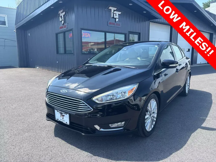 2017 Ford Focus Titanium photo 1